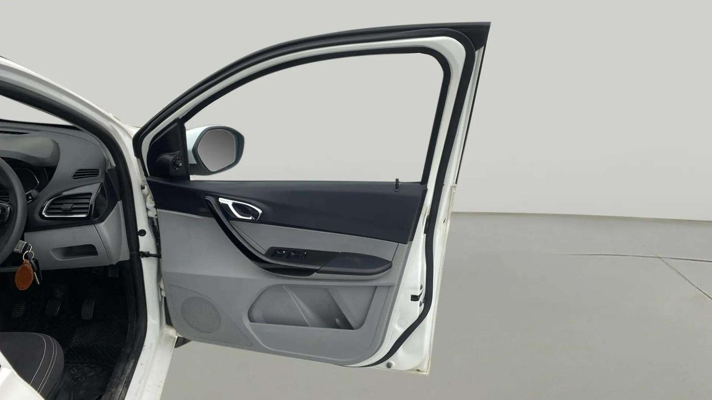 2020 Tata Tiago XZ PETROL, Petrol, Manual, 26,983 km, RHS Front Door