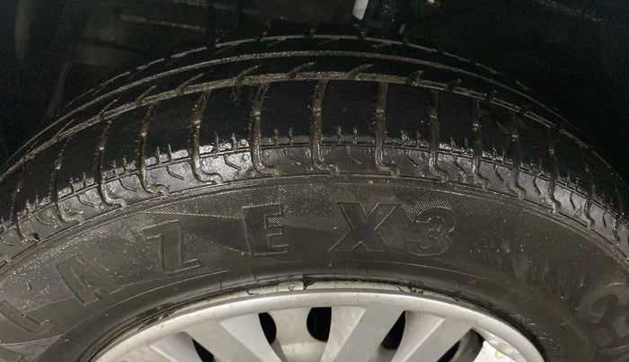2015 Maruti Swift LXI, Petrol, Manual, 94,518 km, Left Front Tyre Tread
