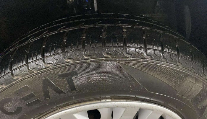 2015 Maruti Swift LXI, Petrol, Manual, 94,518 km, Right Front Tyre Tread