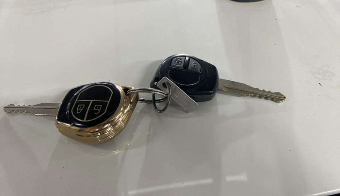 2015 Maruti Swift LXI, Petrol, Manual, 94,518 km, Key Close Up