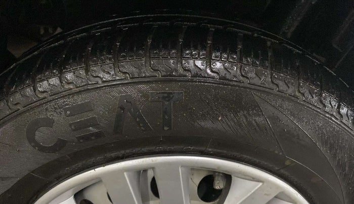2015 Maruti Swift LXI, Petrol, Manual, 94,518 km, Left Rear Tyre Tread