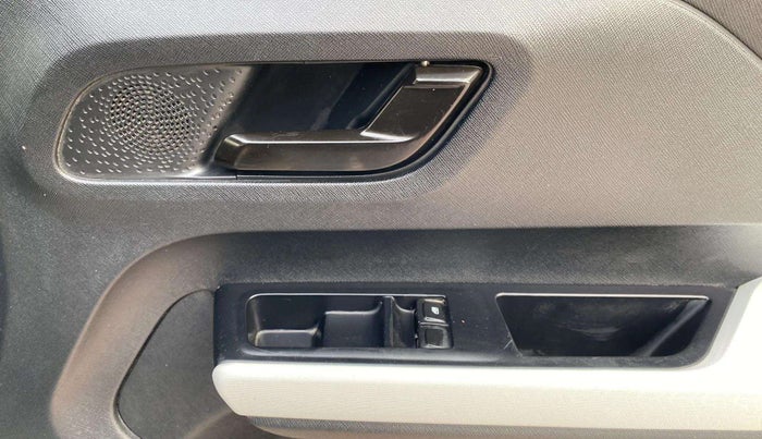 2022 Tata PUNCH PURE MT, Petrol, Manual, 29,199 km, Driver Side Door Panels Control