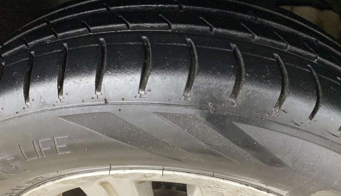 2017 Tata Tiago XZA PETROL, Petrol, Automatic, 80,359 km, Right Front Tyre Tread