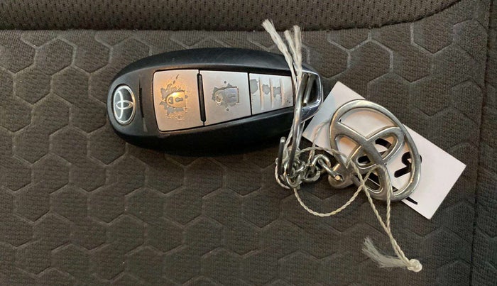 2021 Toyota URBAN CRUISER PREMIUM GRADE AT DUAL TONE, Petrol, Automatic, 36,745 km, Key Close Up