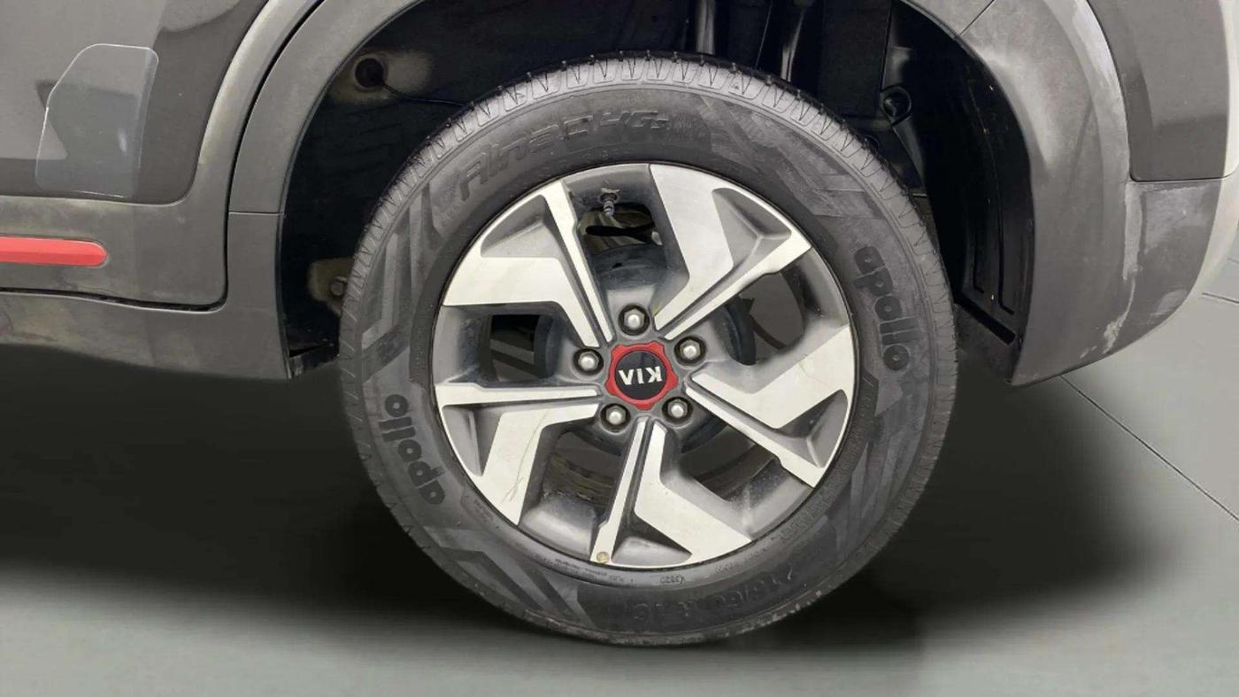 2020 KIA SONET GTX PLUS 1.5 AT, Diesel, Automatic, 38,623 km, Left Rear Wheel