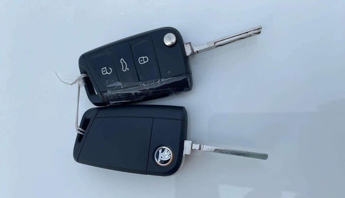 2021 Skoda KUSHAQ AMBITION 1.0L TSI MT, Petrol, Manual, 39,931 km, Key Close Up