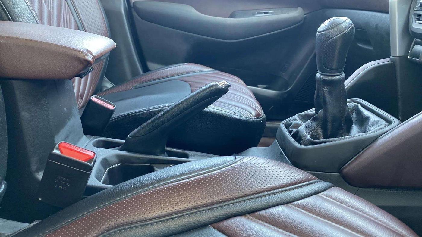 2022 Maruti Grand Vitara DELTA SMART HYBRID, Petrol, Manual, 49,589 km, Gear Lever