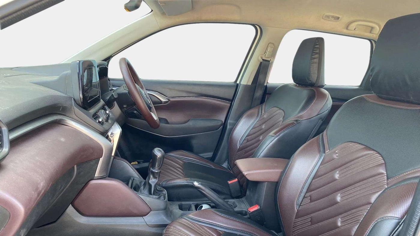 2022 Maruti Grand Vitara DELTA SMART HYBRID, Petrol, Manual, 49,589 km, Right Side Front Door Cabin