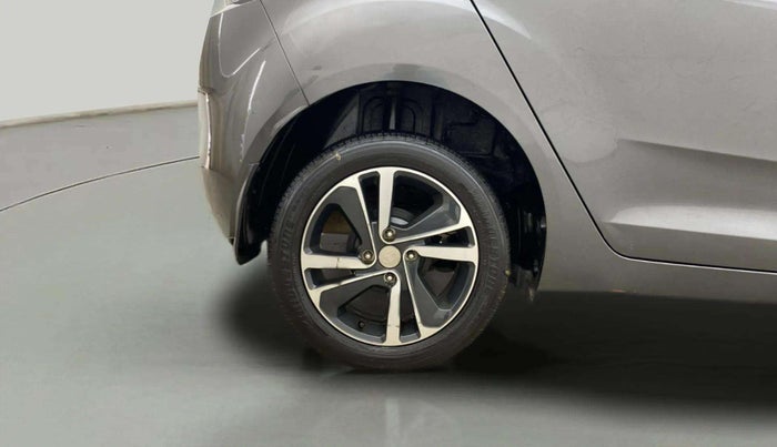 2022 Tata ALTROZ XZ PETROL, Petrol, Manual, 58,421 km, Right Rear Wheel