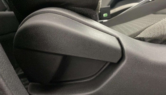 2024 Nissan MAGNITE XE, Petrol, Manual, 13,325 km, Driver Side Adjustment Panel