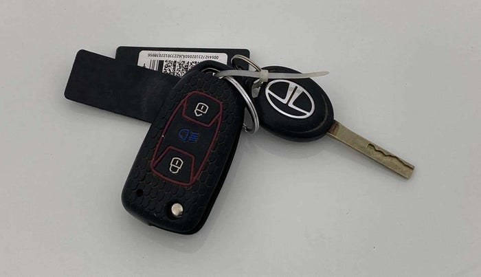 2022 Tata ALTROZ XM PLUS PETROL, Petrol, Manual, 36,969 km, Key Close Up