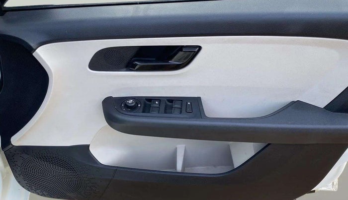 2021 Tata ALTROZ XM PLUS PETROL, Petrol, Manual, 16,730 km, Driver Side Door Panels Control