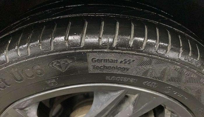 2021 Hyundai NEW I20 SPORTZ 1.2 AT, Petrol, Automatic, 70,214 km, Right Front Tyre Tread