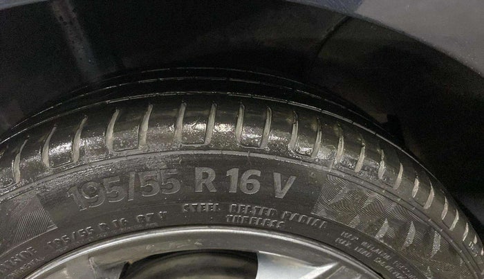 2021 Hyundai NEW I20 SPORTZ 1.2 AT, Petrol, Automatic, 70,214 km, Right Rear Tyre Tread