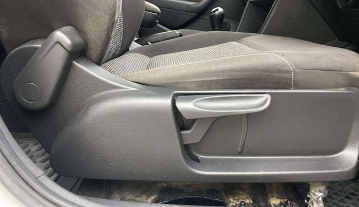 2020 Volkswagen Polo COMFORTLINE 1.0L MPI, Petrol, Manual, 42,065 km, Driver Side Adjustment Panel