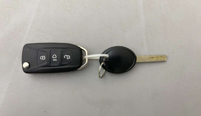 2024 Tata NEXON PURE 1.2 PETROL, Petrol, Manual, 7,233 km, Key Close Up