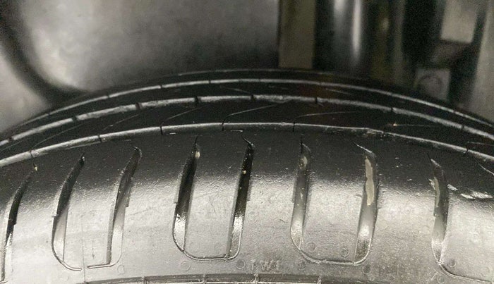 2015 Maruti Swift Dzire VXI, Petrol, Manual, 79,920 km, Left Rear Tyre Tread
