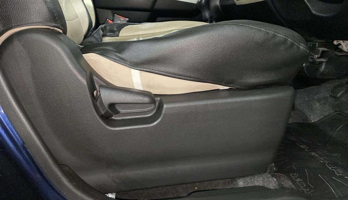 2018 Maruti Wagon R 1.0 LXI CNG, CNG, Manual, 11,434 km, Driver Side Adjustment Panel