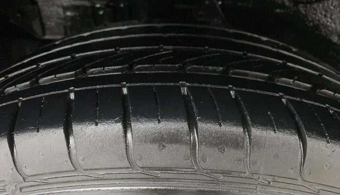 2018 Tata NEXON XM PETROL, Petrol, Manual, 44,651 km, Right Rear Tyre Tread