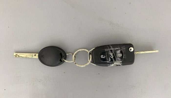 2018 Tata NEXON XM PETROL, Petrol, Manual, 44,651 km, Key Close Up