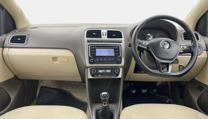 2015 Volkswagen Vento HIGHLINE 1.6 MPI, Petrol, Manual, 74,767 km, Dashboard