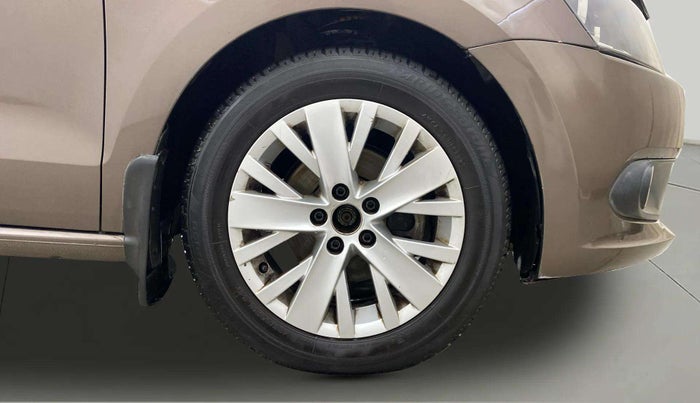 2015 Volkswagen Vento HIGHLINE 1.6 MPI, Petrol, Manual, 74,767 km, Right Front Wheel