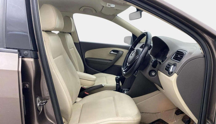 2015 Volkswagen Vento HIGHLINE 1.6 MPI, Petrol, Manual, 74,767 km, Right Side Front Door Cabin