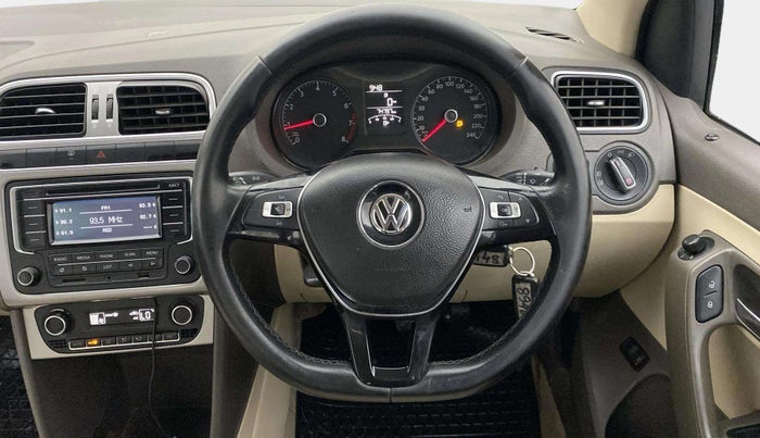 2015 Volkswagen Vento HIGHLINE 1.6 MPI, Petrol, Manual, 74,767 km, Steering Wheel Close Up