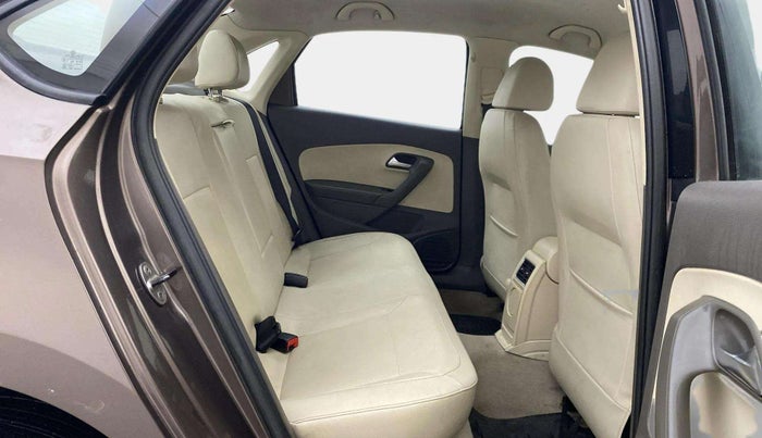 2015 Volkswagen Vento HIGHLINE 1.6 MPI, Petrol, Manual, 74,767 km, Right Side Rear Door Cabin