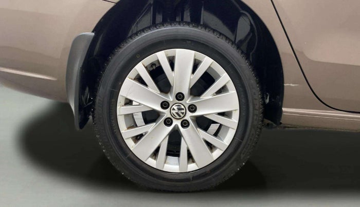 2015 Volkswagen Vento HIGHLINE 1.6 MPI, Petrol, Manual, 74,767 km, Right Rear Wheel