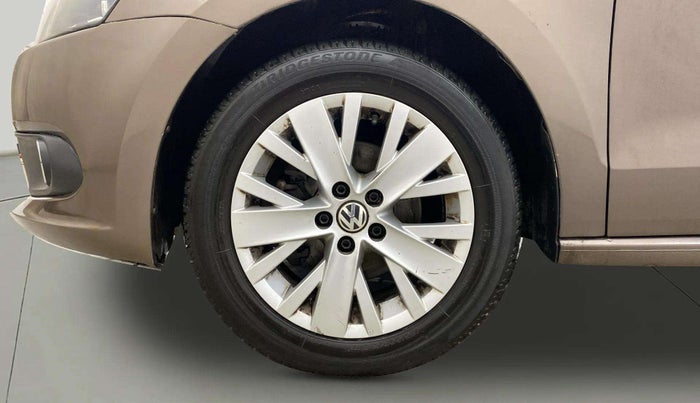 2015 Volkswagen Vento HIGHLINE 1.6 MPI, Petrol, Manual, 74,767 km, Left Front Wheel