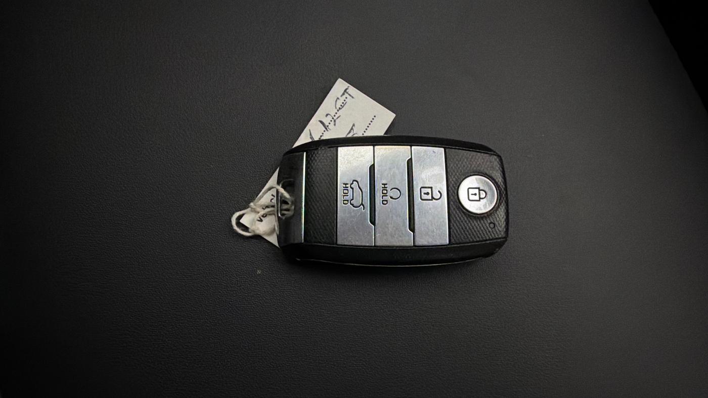 2021 KIA SONET HTX 1.0 IMT, Petrol, Manual, 71,143 km, Key Close Up