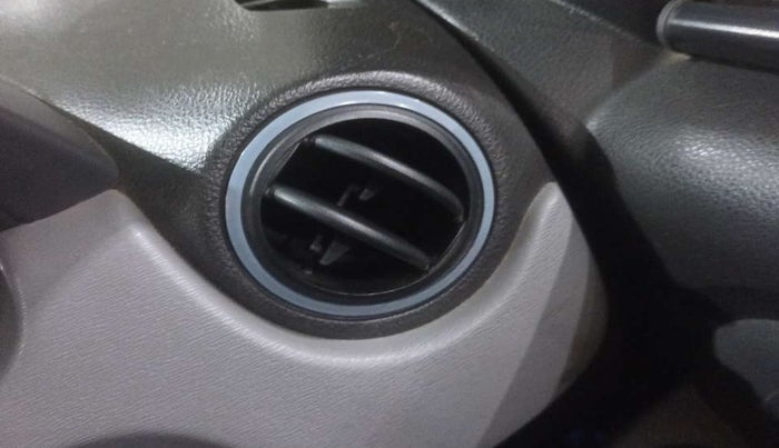 2014 Renault Duster 110 PS RXZ 4X4 MT DIESEL, Diesel, Manual, 1,02,282 km, AC Unit - Directional switch has minor damage