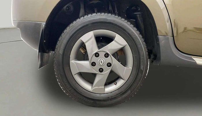 2014 Renault Duster 110 PS RXZ 4X4 MT DIESEL, Diesel, Manual, 1,02,282 km, Right Rear Wheel