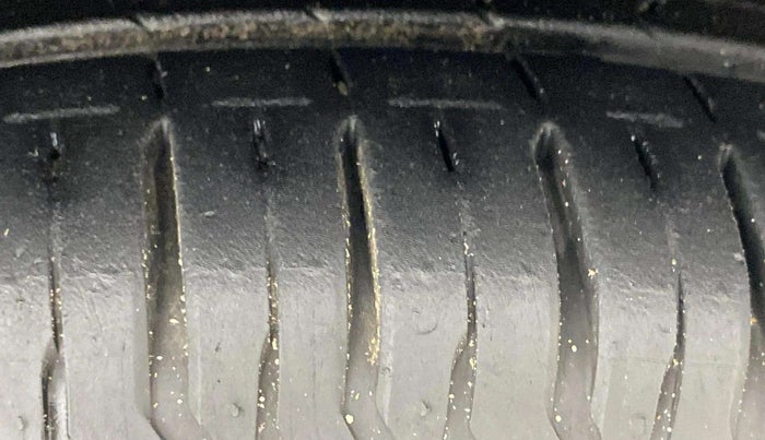 2023 Maruti Swift ZXI AMT, Petrol, Automatic, 15,431 km, Right Front Tyre Tread