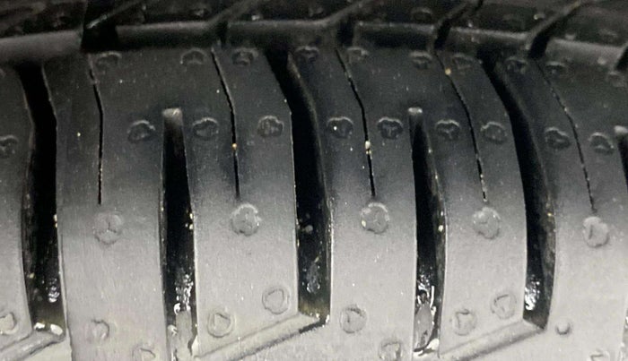 2021 Maruti Swift VXI AMT, Petrol, Automatic, 72,337 km, Left Front Tyre Tread