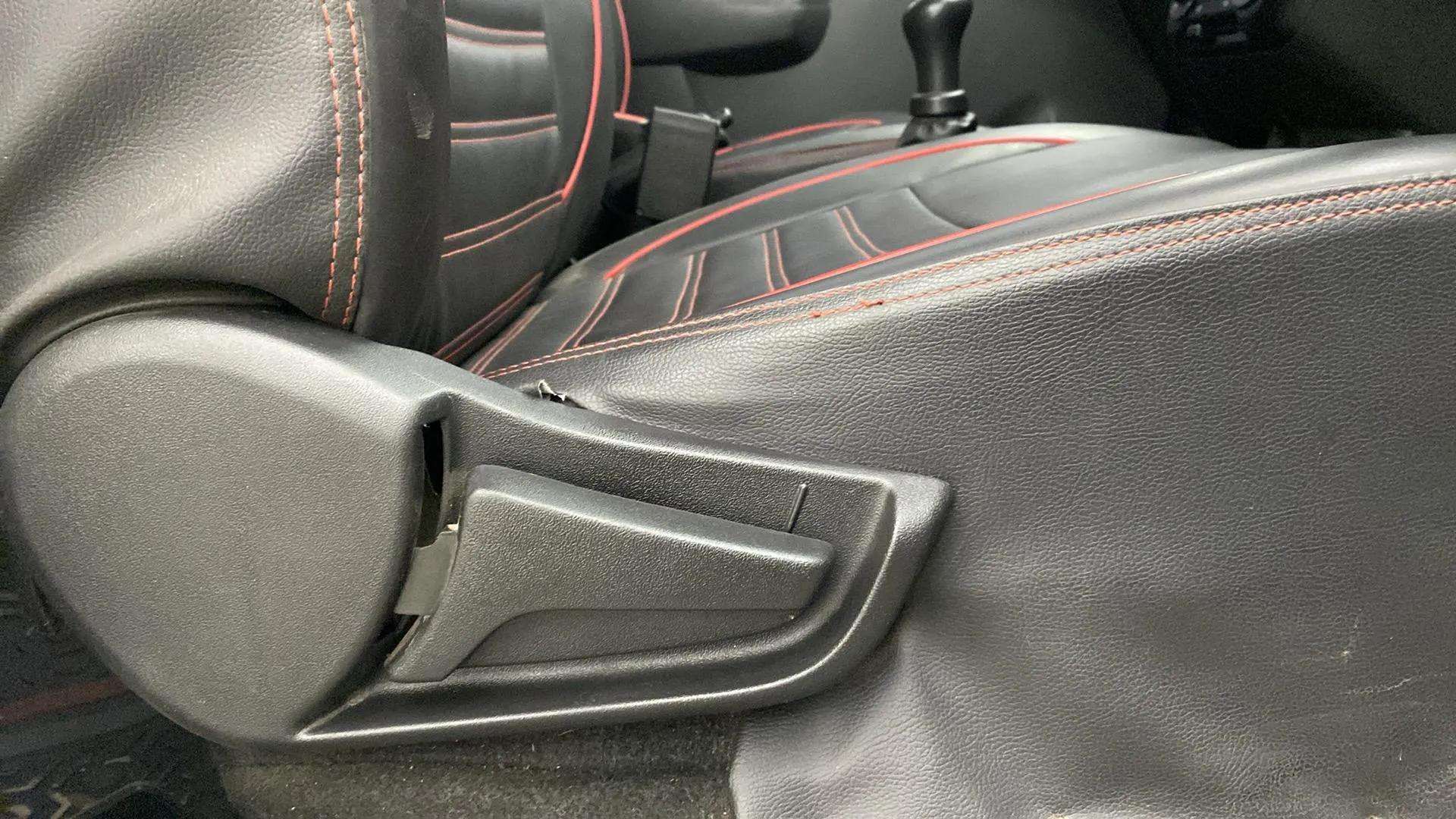 Driver-side-adjustment-panel-40