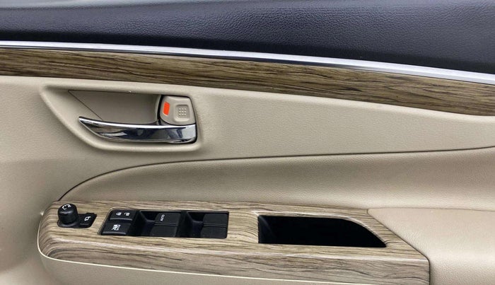 2019 Maruti Ciaz ALPHA  AT 1.5 SHVS PETROL, Petrol, Automatic, 37,052 km, Driver Side Door Panels Control