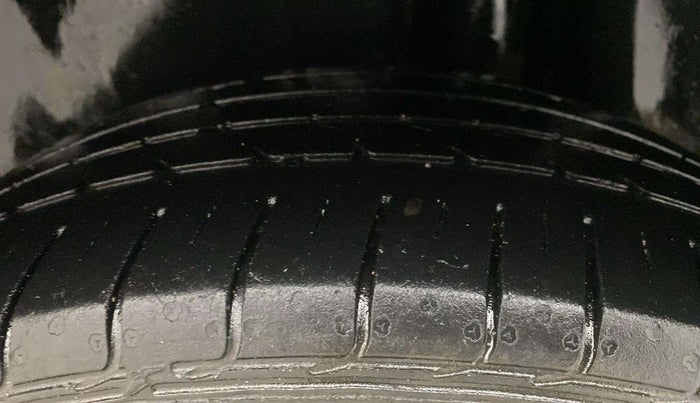 2019 Maruti Ciaz ALPHA  AT 1.5 SHVS PETROL, Petrol, Automatic, 37,052 km, Left Rear Tyre Tread