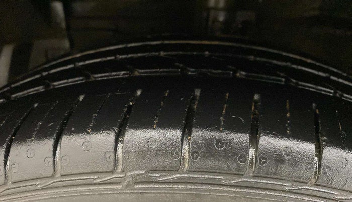 2019 Maruti Ciaz ALPHA  AT 1.5 SHVS PETROL, Petrol, Automatic, 37,052 km, Left Front Tyre Tread