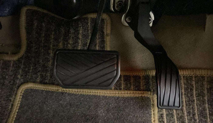 2019 Maruti Ciaz ALPHA  AT 1.5 SHVS PETROL, Petrol, Automatic, 37,052 km, Pedals