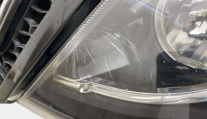 2016 Mahindra XUV500 W8, Diesel, Manual, 59,437 km, Left headlight - Minor scratches
