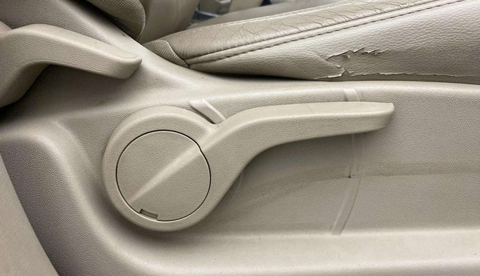 2016 Mahindra XUV500 W8, Diesel, Manual, 59,437 km, Driver Side Adjustment Panel