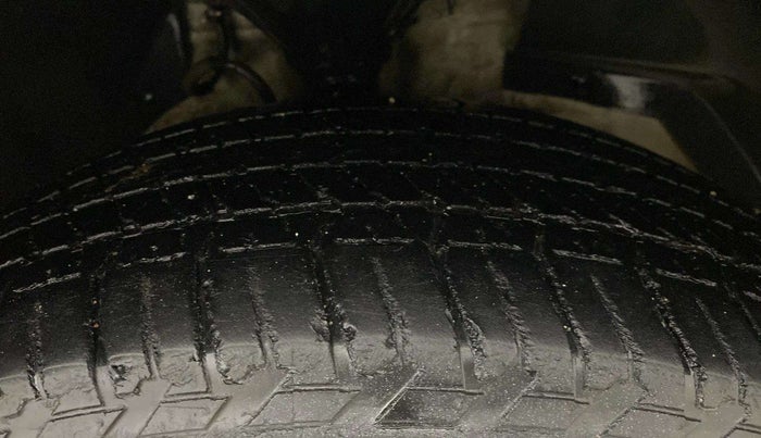 2016 Mahindra XUV500 W8, Diesel, Manual, 59,437 km, Right Front Tyre Tread
