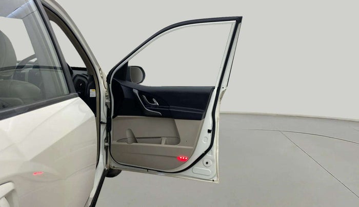 2016 Mahindra XUV500 W8, Diesel, Manual, 59,437 km, RHS Front Door