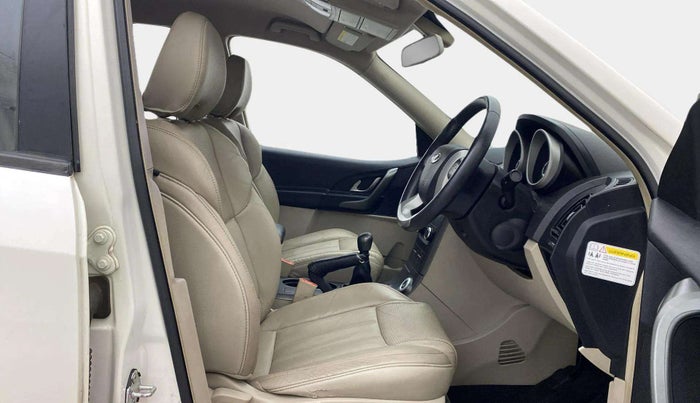 2016 Mahindra XUV500 W8, Diesel, Manual, 59,437 km, Right Side Front Door Cabin