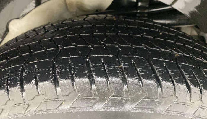 2016 Mahindra XUV500 W8, Diesel, Manual, 59,437 km, Left Rear Tyre Tread