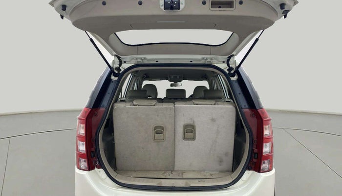2016 Mahindra XUV500 W8, Diesel, Manual, 59,437 km, Boot Door Open