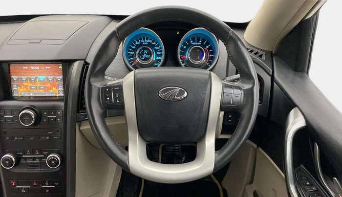 2016 Mahindra XUV500 W8, Diesel, Manual, 59,437 km, Steering Wheel Close Up