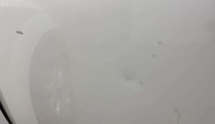 2016 Mahindra XUV500 W8, Diesel, Manual, 59,437 km, Front passenger door - Slightly dented